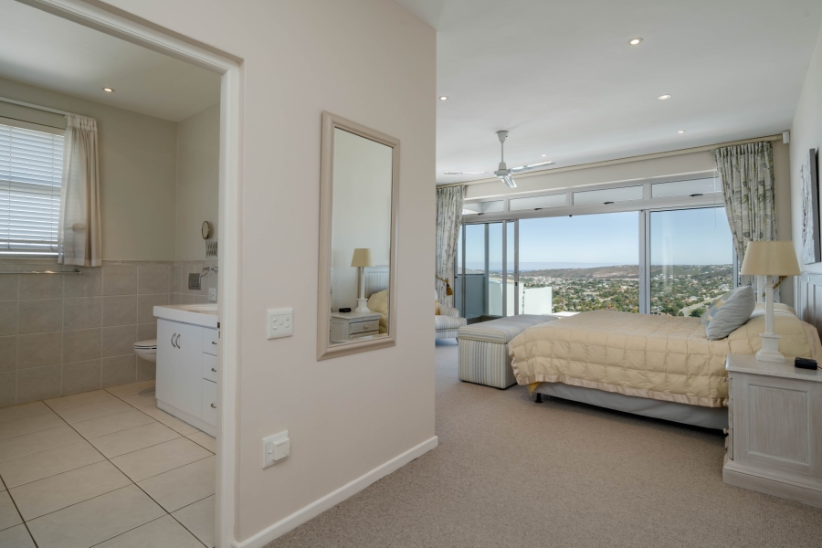 5 Bedroom Property for Sale in Signal Hill Western Cape